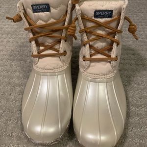 Worn Once Big Girls Size 5M Sperry Saltwater Boots (fit like a women’s size 7)